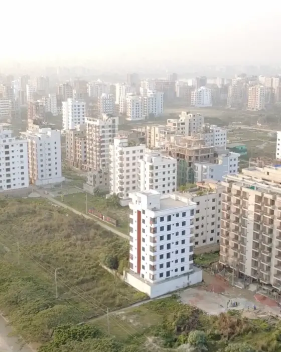 Vista panorámica de edificios de apartamentos en una zona urbana